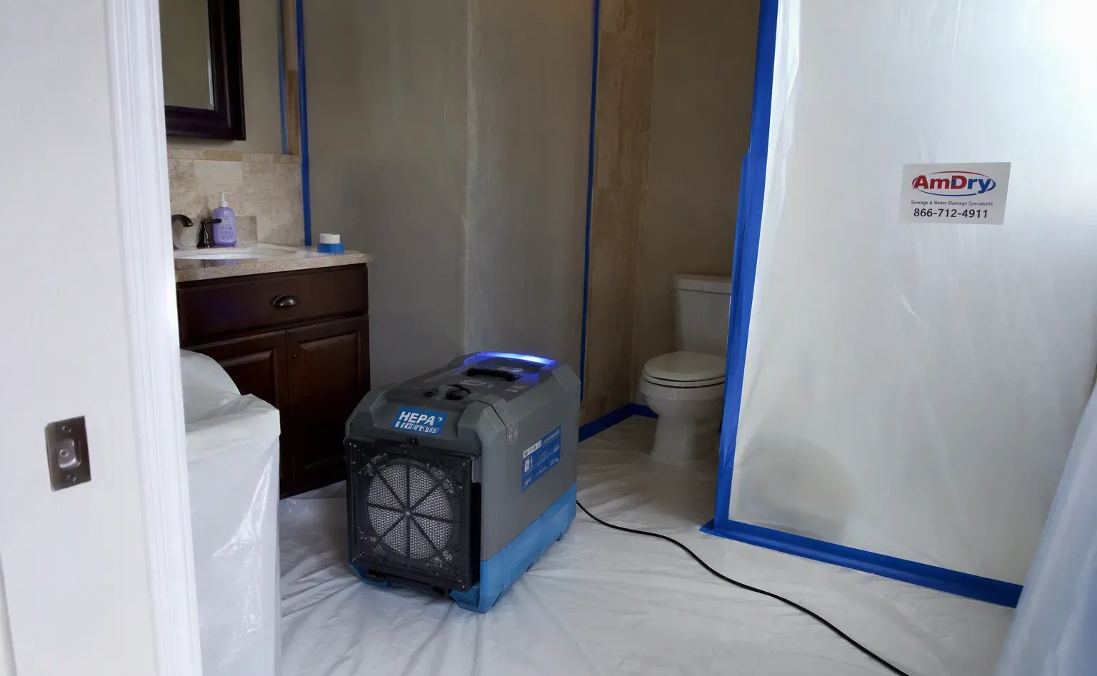 Sewage cleanup and water extraction in a Sarasota property